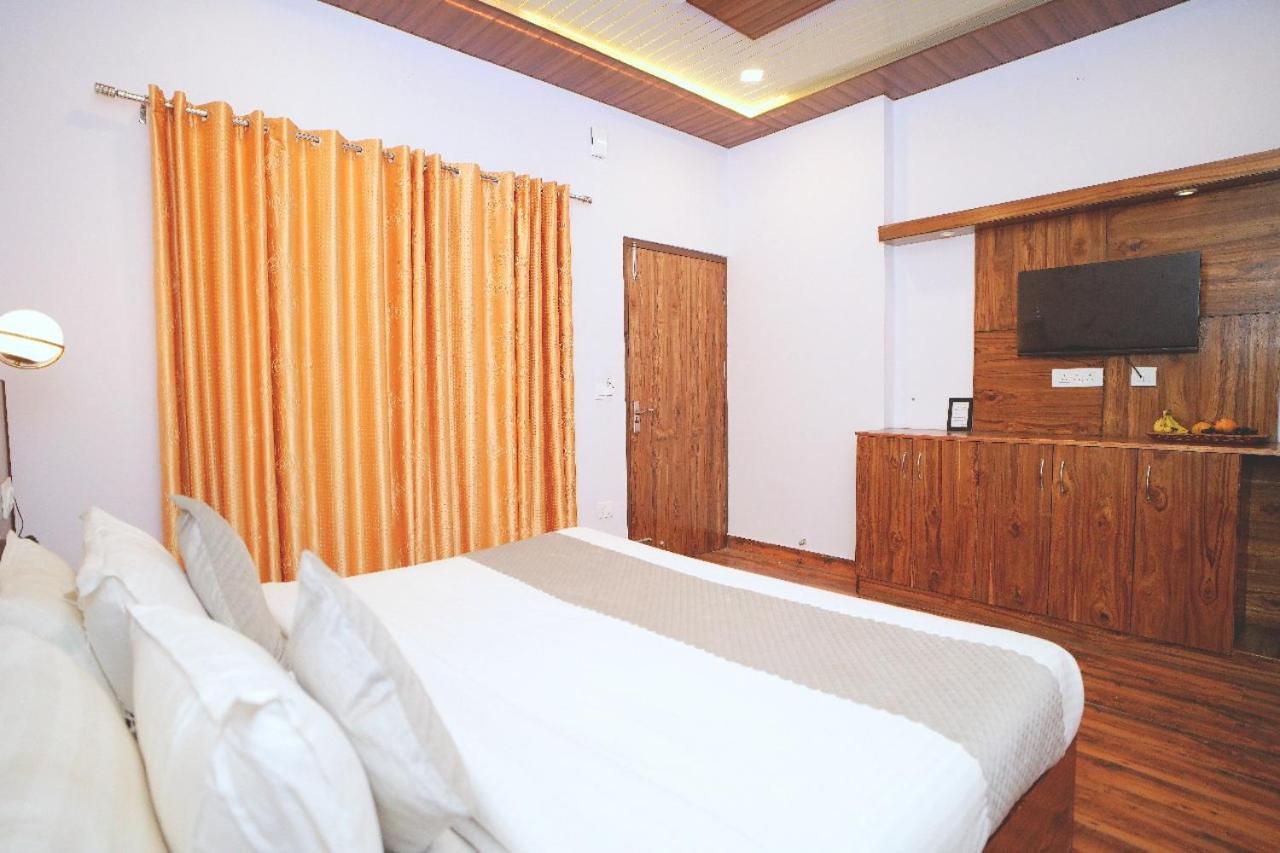 Hotel Kasauli View Cafe Restaurant Open Terrace Mountain View Exterior foto