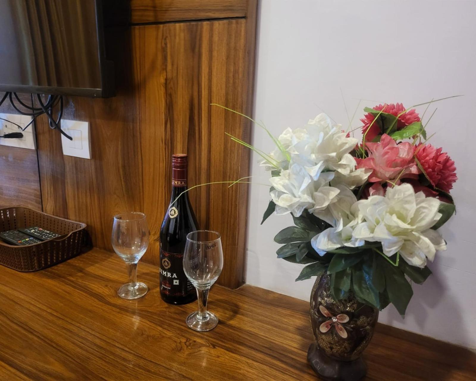 Hotel Kasauli View Cafe Restaurant Open Terrace Mountain View Exterior foto