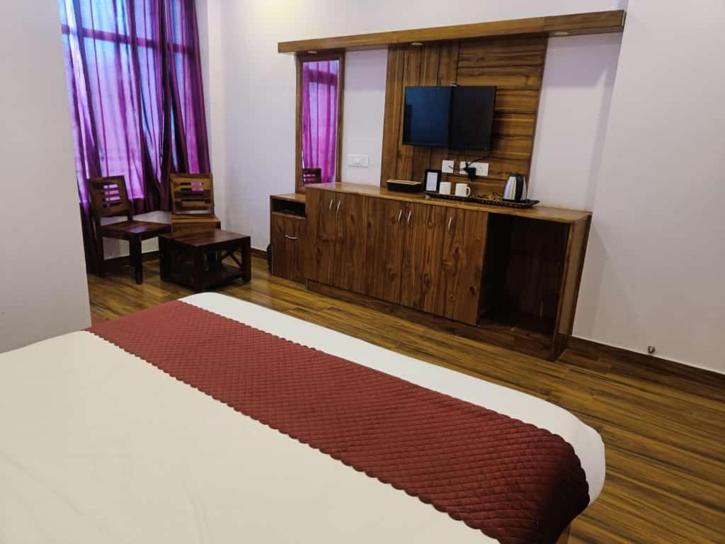 Hotel Kasauli View Cafe Restaurant Open Terrace Mountain View Exterior foto