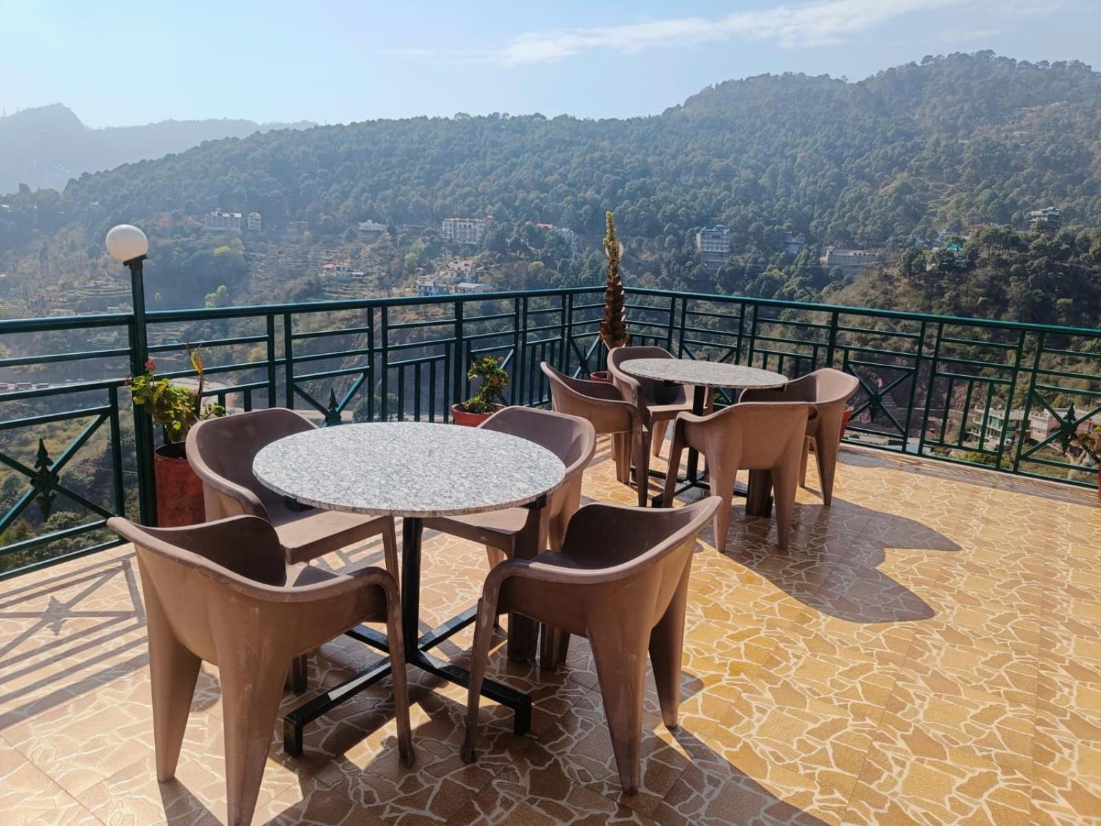 Hotel Kasauli View Cafe Restaurant Open Terrace Mountain View Exterior foto
