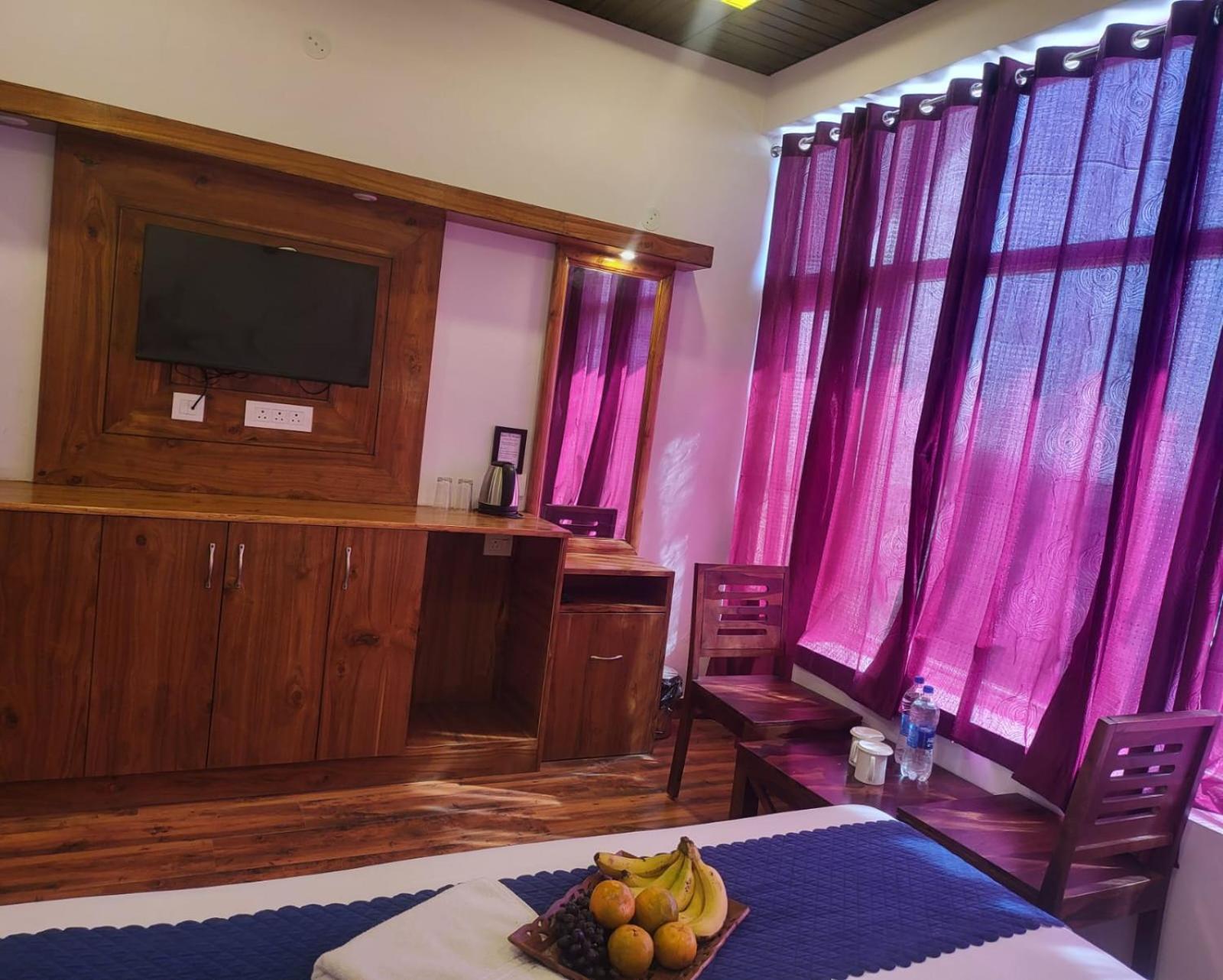 Hotel Kasauli View Cafe Restaurant Open Terrace Mountain View Exterior foto